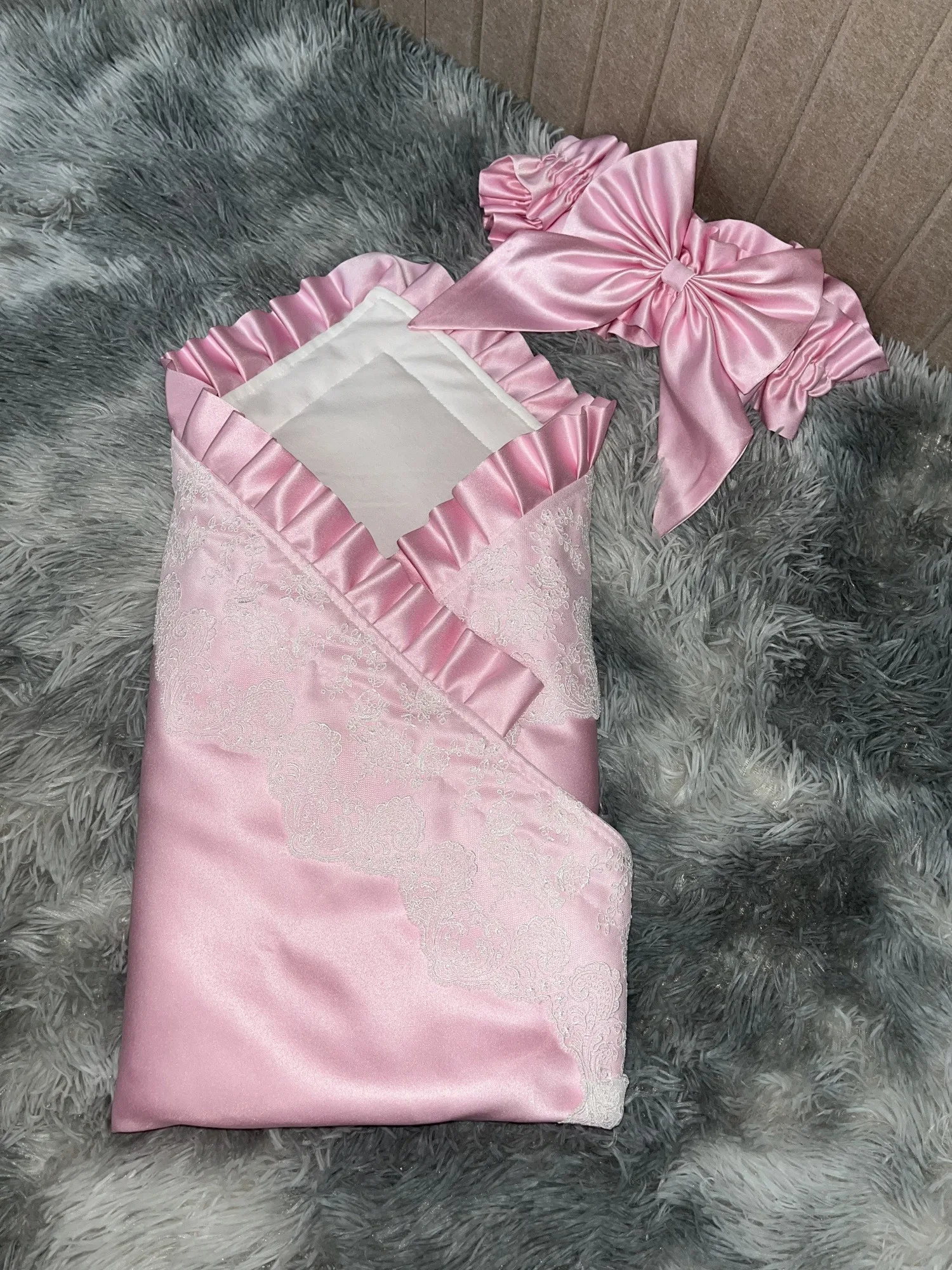 Manta envolvente de encaje satinado rosa para niña con lazo grande, envoltura de lujo para recién nacido con volantes, tela suave para envolver estilo princesa - imagen 4
