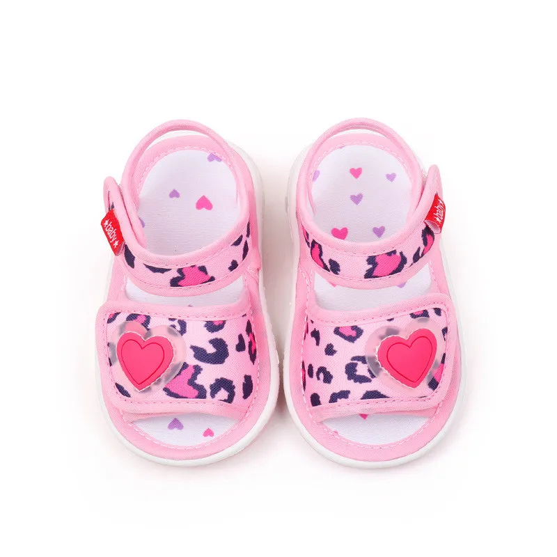 Nuevos zapatos de verano para niños, sandalias transpirables con bonito corazón, zapatos informales de lona para primeros pasos para bebés y niñas - imagen 2