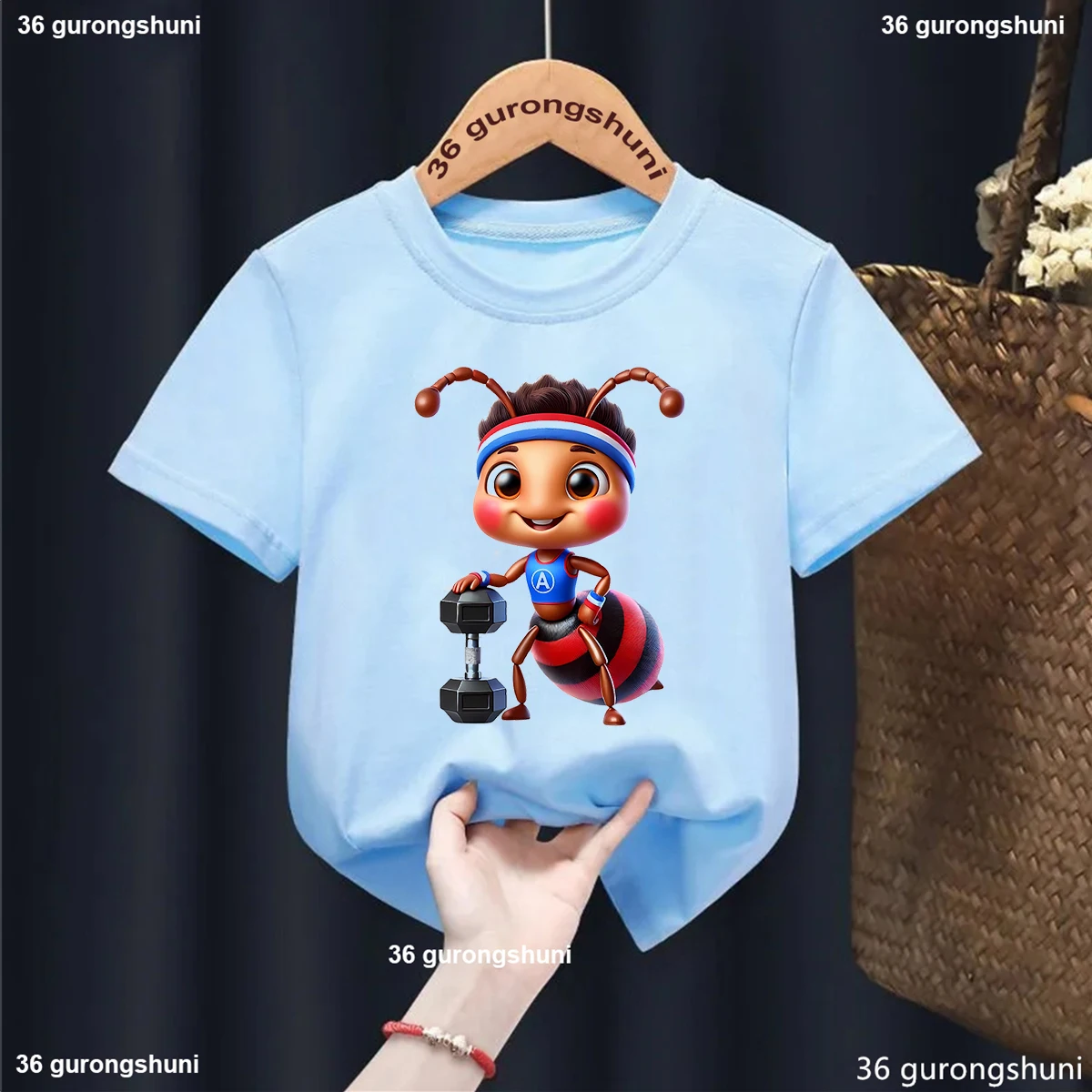 Camiseta azul con estampado de hormigas que mantienen los paraguas bajo la lluvia para niñas y niños, ropa Kawaii para niños, camiseta informal divertida, camisa Harajuku - imagen 4