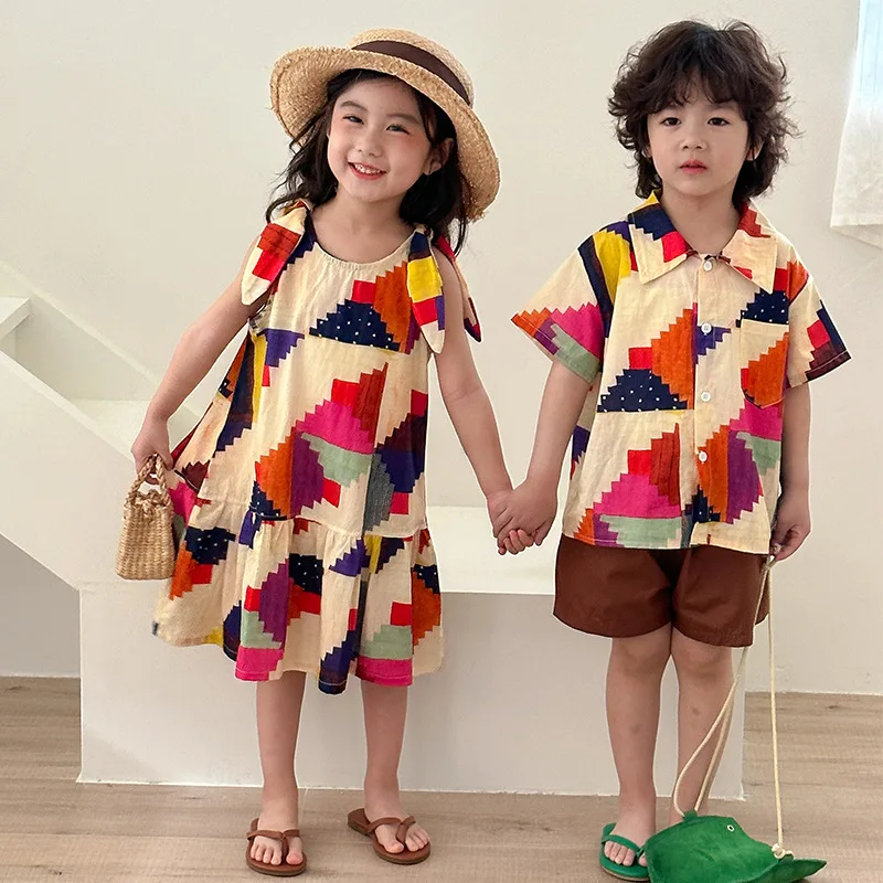 Ropa de estilo de vacaciones para niños, camisa con solapa, pantalones cortos, 2 uds., vestido sin mangas con estampado colorido para niñas, traje de verano para hermanos