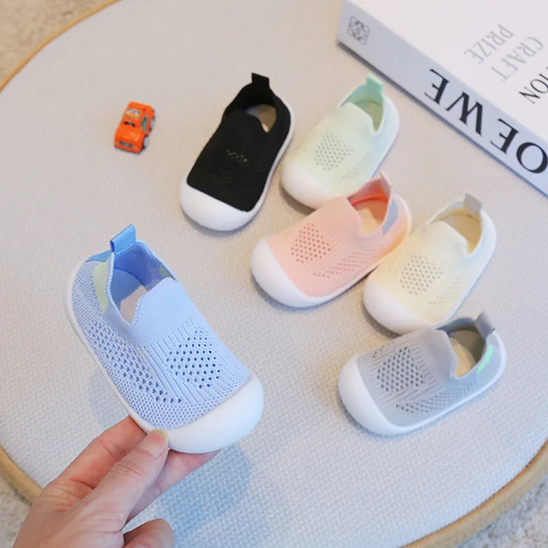 Zapatillas antideslizantes transpirables para niños con agarre - imagen 2