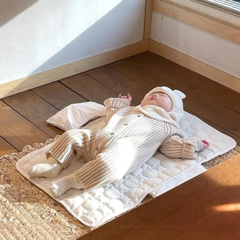 INS Simplicity-alfombrilla para cambiar pañales coreana para recién nacido, funda para cambiador de bebé con oso de dibujos animados, cambiador portátil para bebé - imagen 4