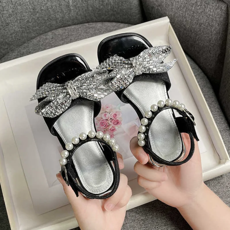 Nuevas sandalias, zapatos suaves y cómodos a la moda para niña, zapatos antideslizantes simples con diamantes de agua para niño, zapatos de playa exquisitos y elegantes, zapatos de princesa - imagen 3