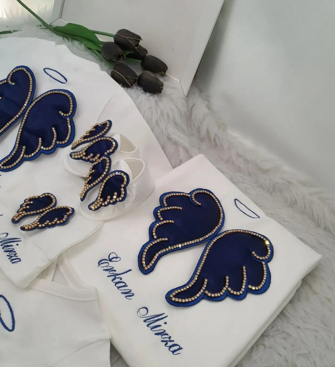 Dollbling, 10 Uds., trajes con alas, cualquier nombre, conjunto de regalo personalizado con bordado de madera dulce, pijamas para bebé, sombrero, vestido Ceremonial de bienvenida a casa - imagen 3