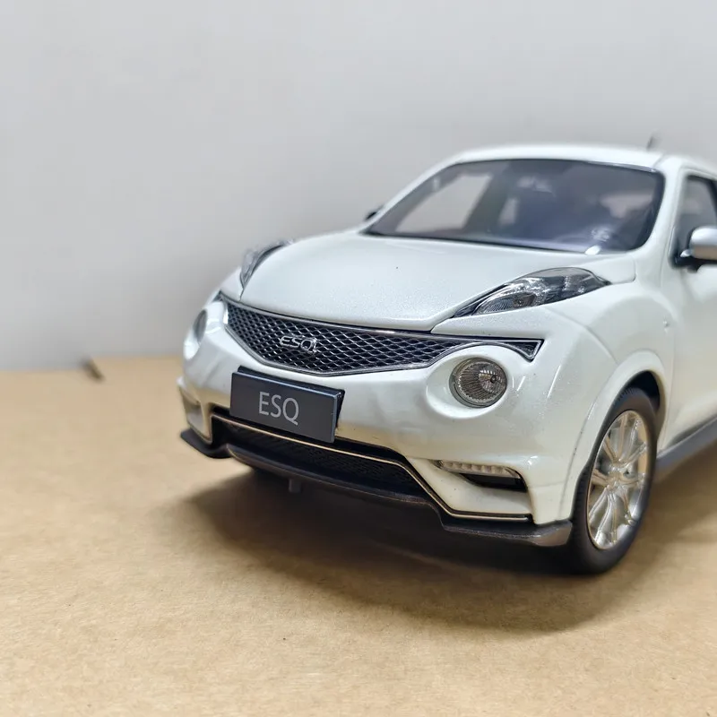 Coche Infiniti ESQ escala 1:18 – Modelo coleccionable de aleación - imagen 5