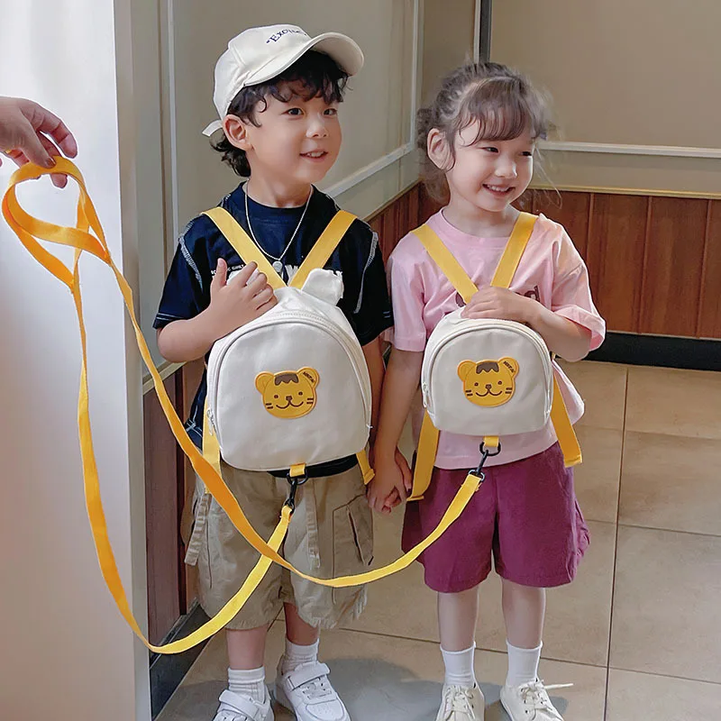 Mochila infantil en lona con arnés antipérdida y diseño animal - imagen 4