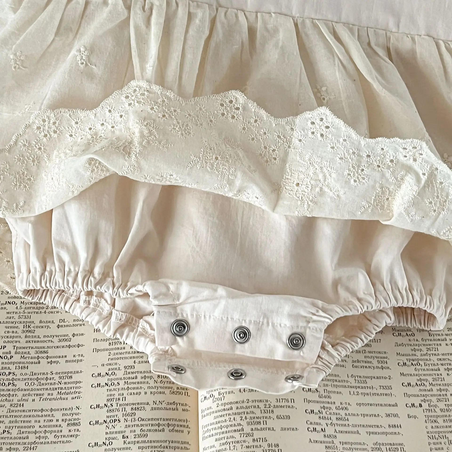 Pantalones cortos encaje floral para bebé niña - imagen 5