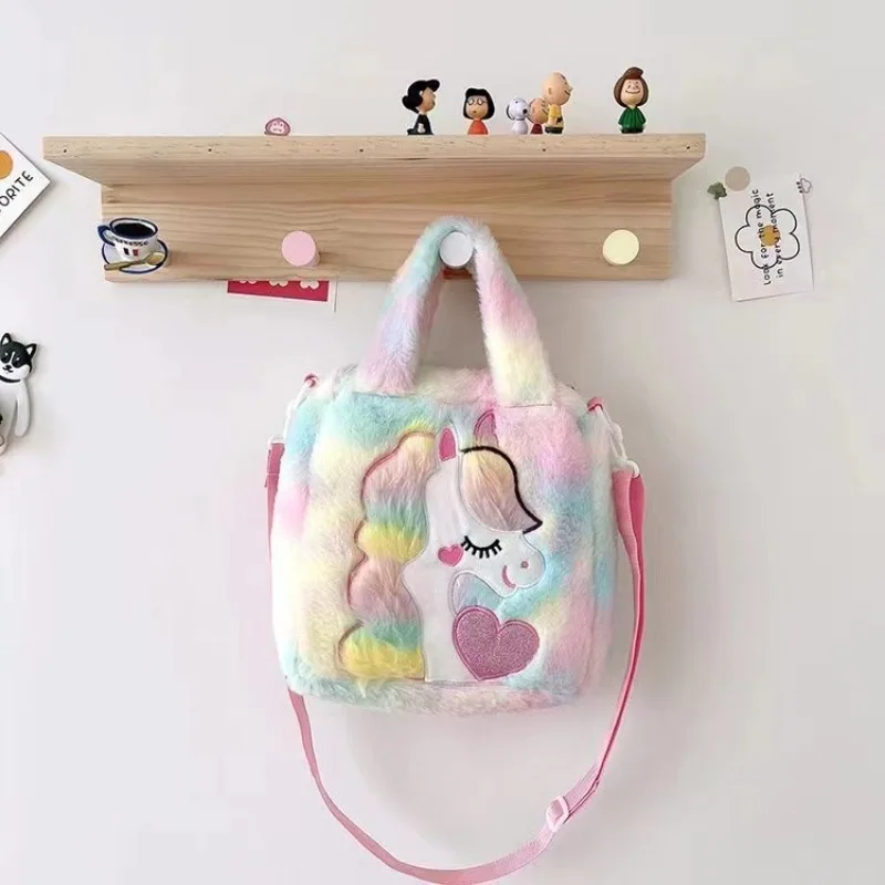 Nuevo diseño de dibujos animados colorido unicornio de peluche niños pequeños bolso lindo Animal relleno bolso de hombro para niño pequeño bolso suave y esponjoso - imagen 4