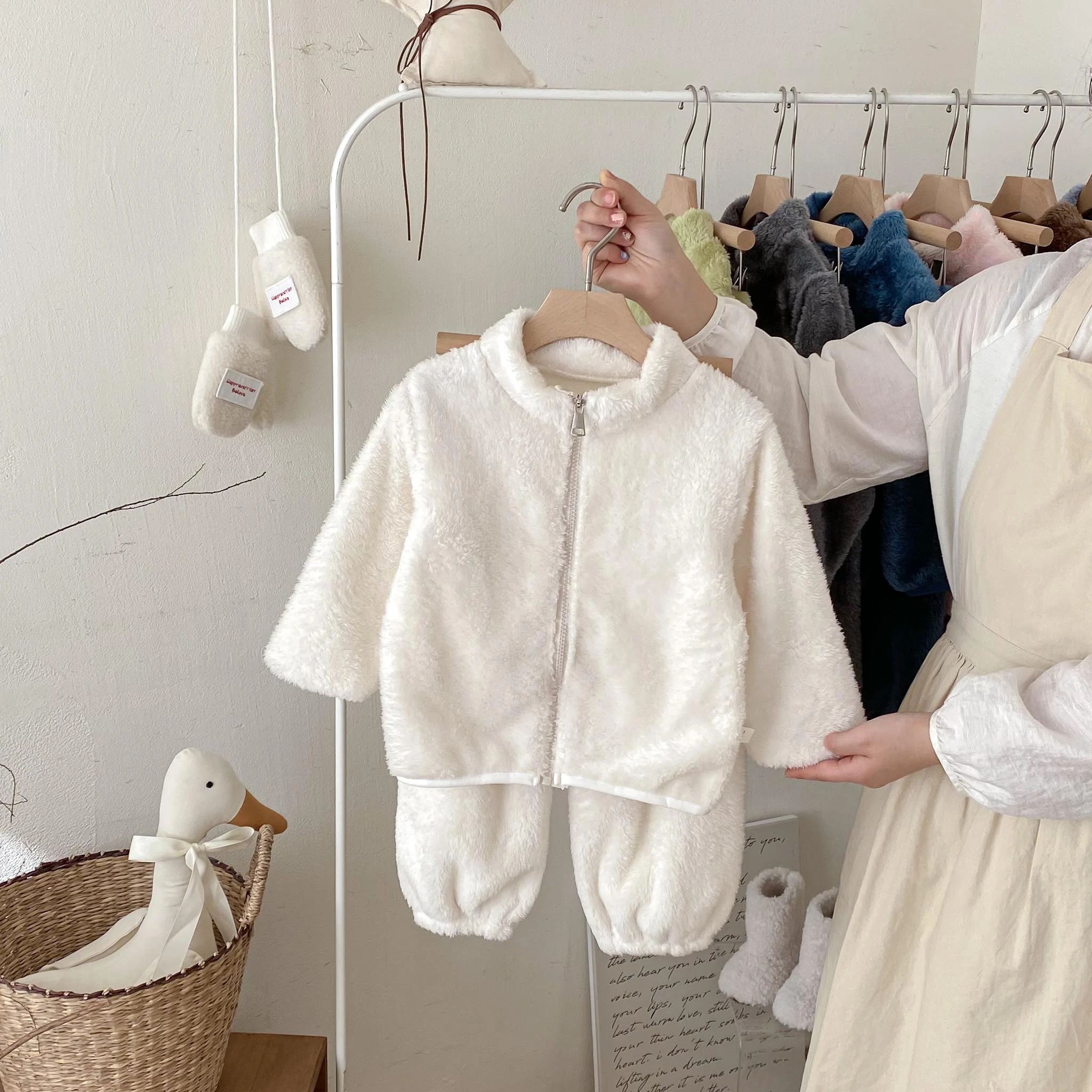 Conjuntos de felpa de Color liso para bebé, disfraz de otoño e invierno, abrigos de manga larga + Pantalones, 2 uds., Tops sencillos de terciopelo, conjunto de pantalones sueltos - imagen 3