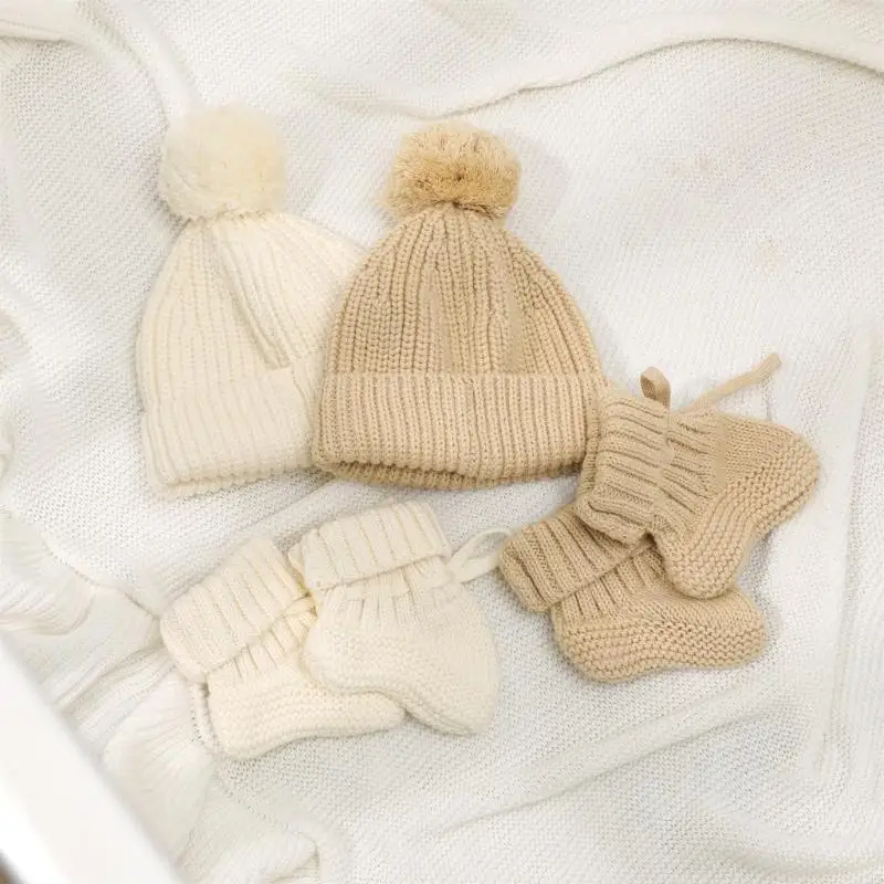 Conjunto de bebé gorro y calcetines de punto para otoño-invierno - imagen 4