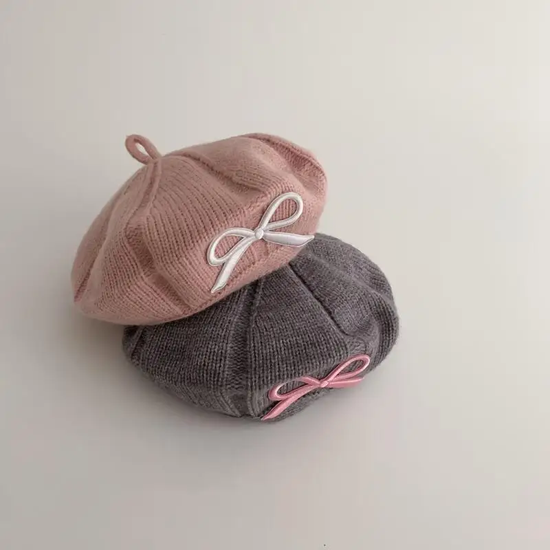 Bonita boina coreana a la moda para niños pequeños, gorros de punto con lazo bordado para niñas, gorro informal de ganchillo a prueba de viento para otoño e invierno - imagen 3