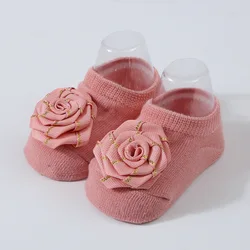 Calcetines antideslizantes para bebé – Algodón suave con flores acanaladas