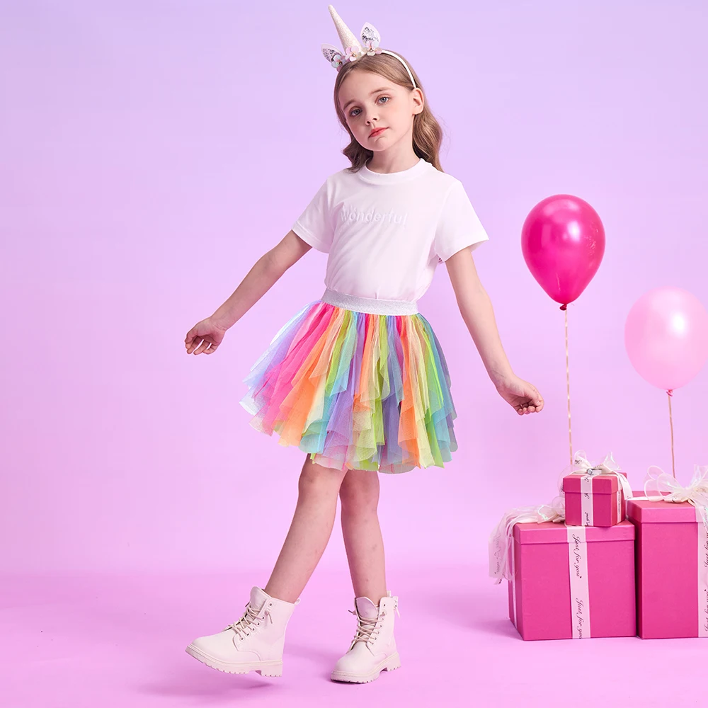 Niña bailando con tutú