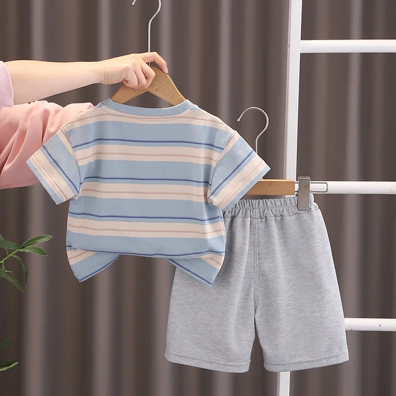 Conjunto verano niño con rayas – Camiseta manga corta y shorts]!d~[="132"/> - imagen 2