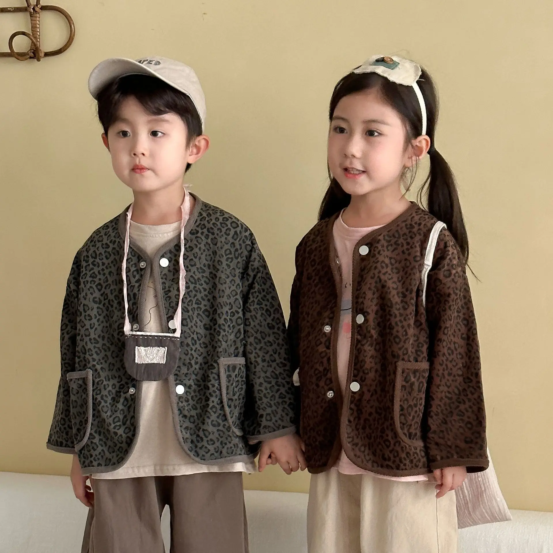 Otoño nuevos niños abrigo de manga larga moda bebés cárdigan con estampado de leopardo niñas chaqueta de pana Casual ropa para niños - imagen 2