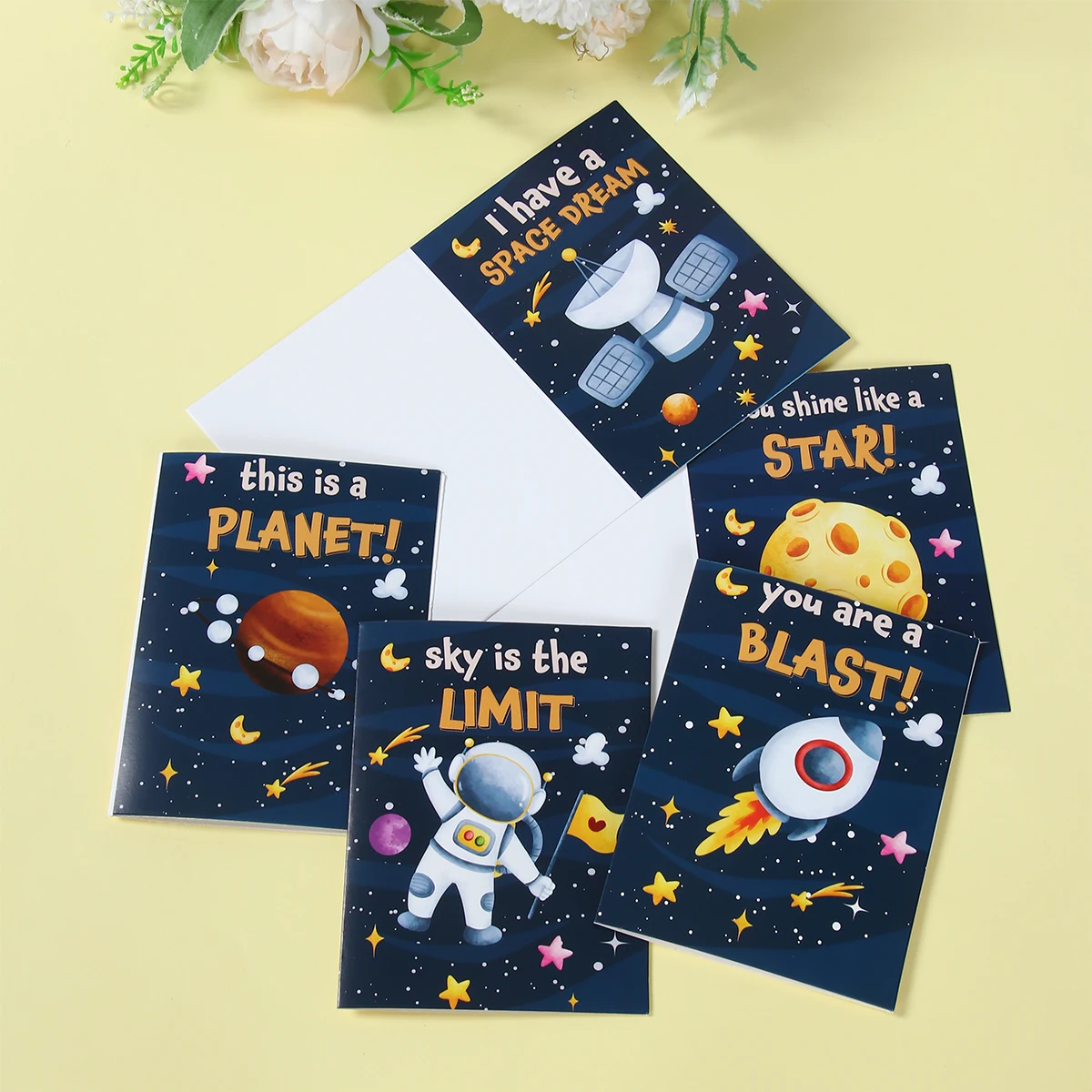 12 unids/set cohete astronauta planeta tarjeta de felicitación decoración de fiesta de cumpleaños para niños favores postal tarjeta de felicitación suministros de fiesta - imagen 3