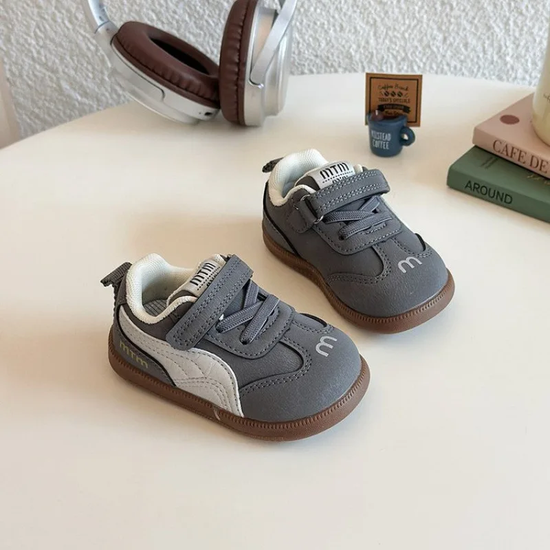 2025 Diseñadores Zapatillas de deporte para niños Cuero de PU Zapatos impermeables para bebés y niños Zapatillas de deporte ergonómicas para niñas Zapatos deportivos para niños - imagen 3