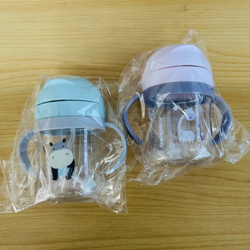 1 Uds. Botella de agua potable escolar de animales de dibujos animados para bebés y niños de 250ml taza para sorber con correa para el hombro para alimentación