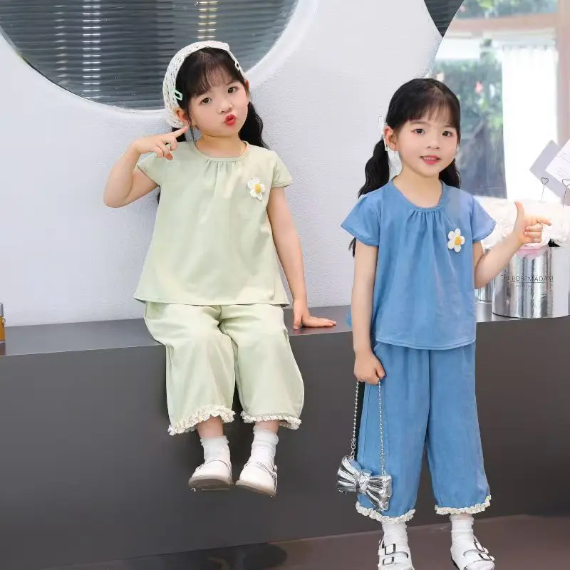 Conjunto de verano para niña con camiseta floral y pantalón ligero