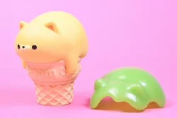 Qualia Figura de Gato – Cápsula de Dulces Kawaii