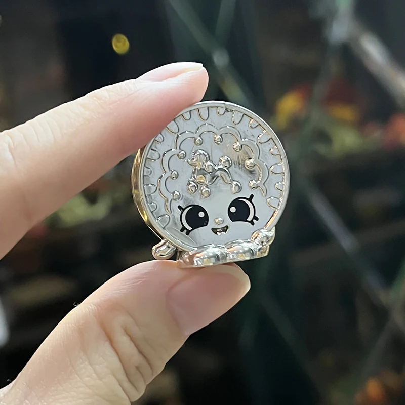 Al azar 2 unids/lote tienda rara juguetes moneda oro plata Anime figuras de acción juguetes modelo colección rara regalo niñas - imagen 4