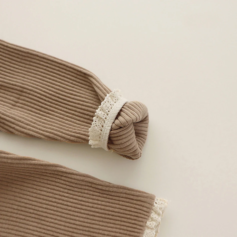 Leggings acanalados con volantes de encaje para niña - imagen 2