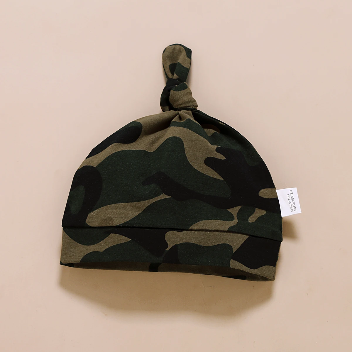 Conjunto de ropa para bebés recién nacidos de 0 a 18 meses, Mono de manga corta con estampado de letras, lazo, pantalones largos con estampado de camuflaje y sombrero - imagen 2