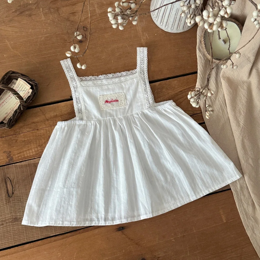 Vestido de bebé de verano con encaje floral y tirantes - imagen 2