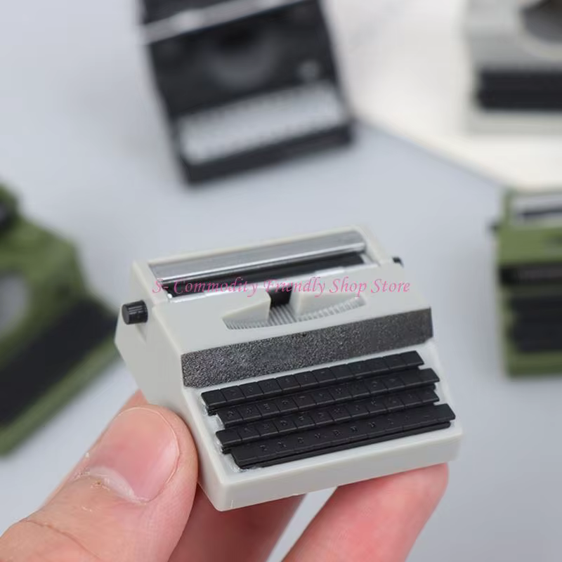 Máquina de escribir en miniatura para casa de muñecas – Hecha a mano - imagen 3