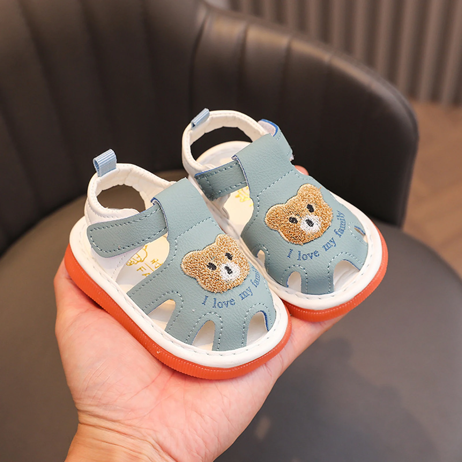 VISgogo Sandalias de verano para niña y niño, zapatos antideslizantes con suela suave y bordado de oso para fiesta escolar al aire libre