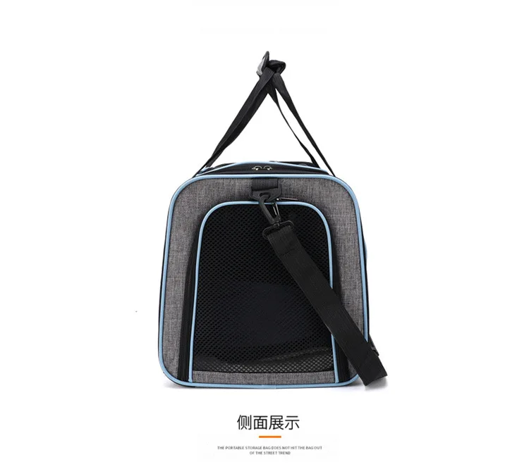 Una bolsa azul y gris con una correa negra