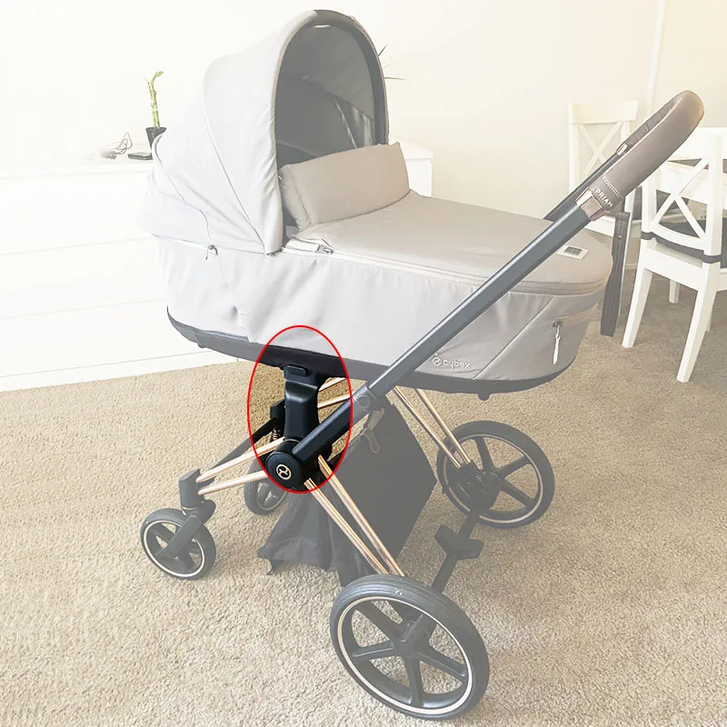 Adaptador instalado en cochecito Cybex Priam