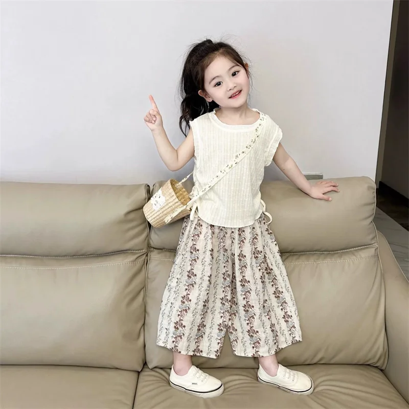 Conjunto verano infantil floral – Camiseta sin mangas y pants - imagen 4