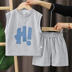 Conjunto verano niño: top sin mangas y shorts