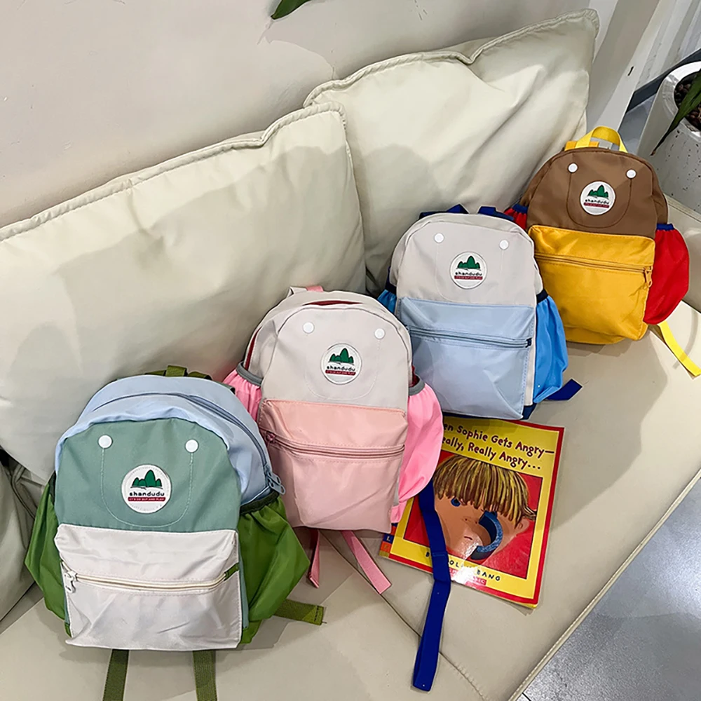 Mochila preescolar de lona contrastante con parche bordado - imagen 2