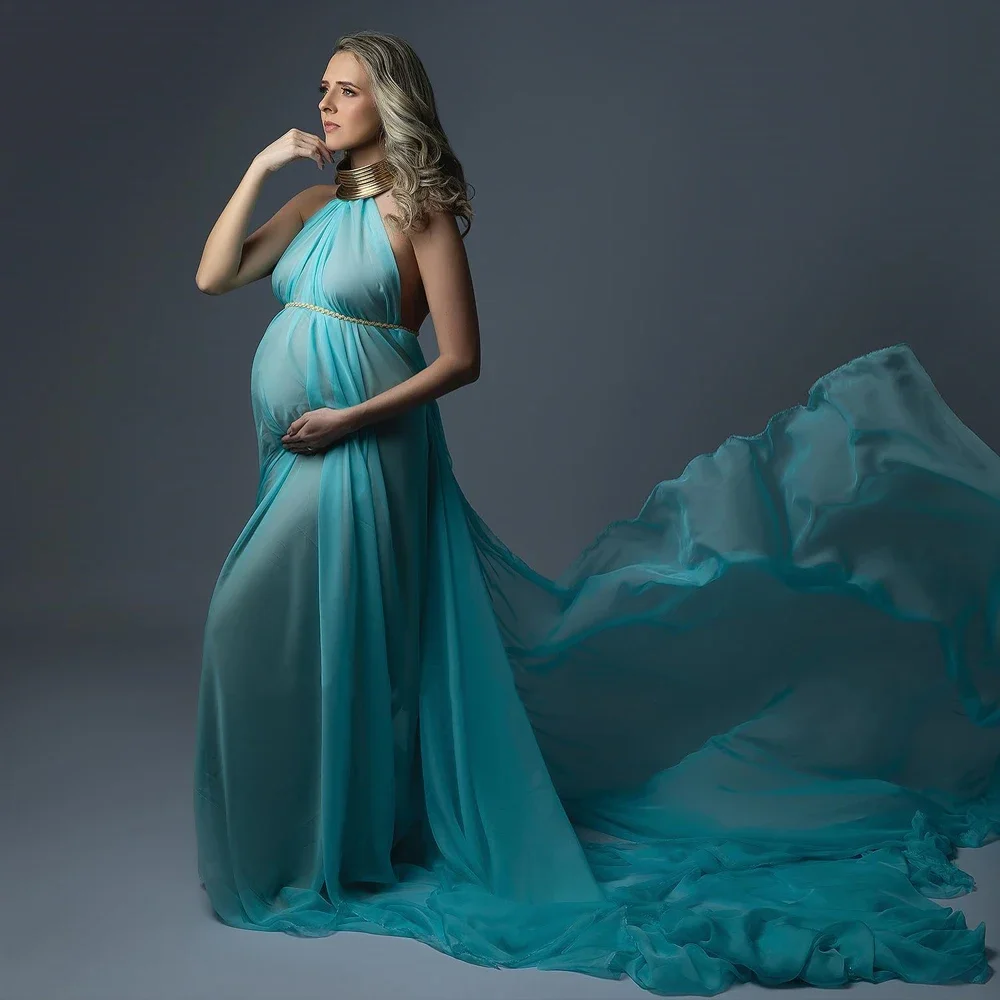Vestido largo de maternidad con detalles dorados para fotos - imagen 4
