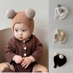 Gorro invierno con pompón y protección de oídos para niños pequeños
