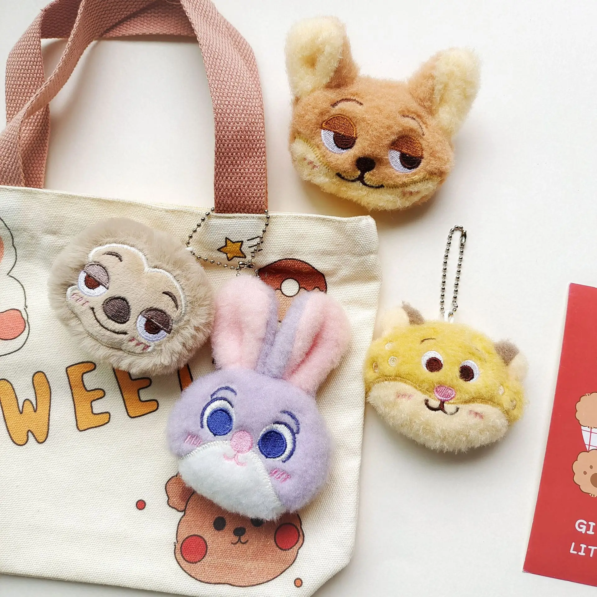 LLavero de peluche de dibujos animados de Zootopia de Disney, colgante bonito de Nick Judy Clawhauser, mochilas de felpa, decoración colgante, regalo de felpa sorpresa - imagen 3