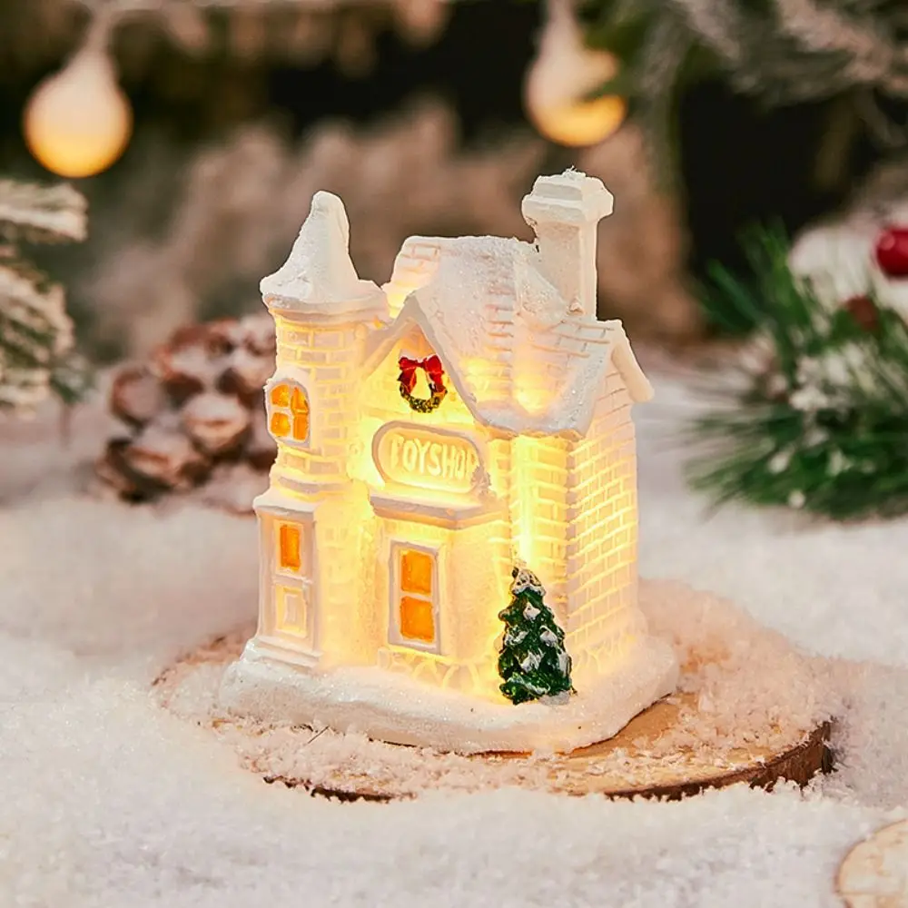 Bonita casa pequeña brillante de Navidad, adorno luminoso blanco para casa de Navidad, decoraciones de mesa de dibujos animados con luz cálida de resina - imagen 3