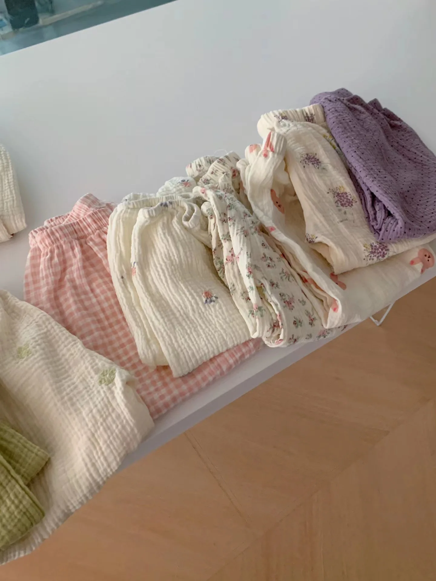 Detalle del tejido y estampado