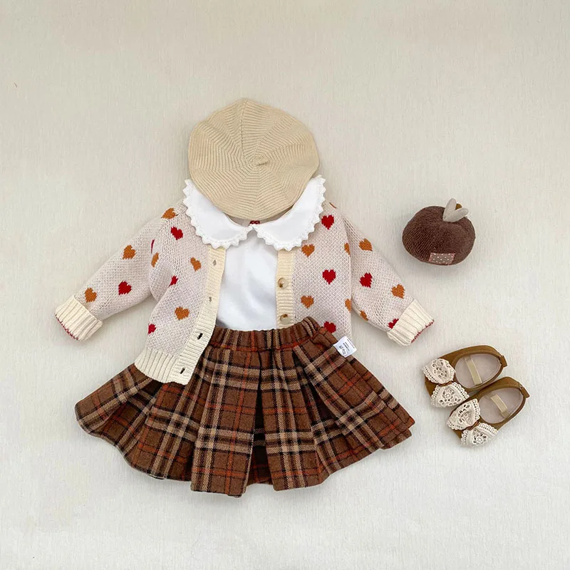 Combinación del cárdigan con outfit primaveral
