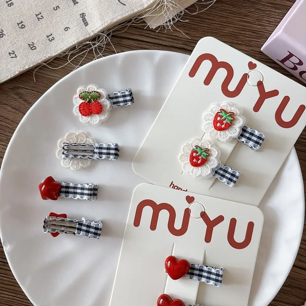 Pinzas para el cabello a cuadros en blanco y negro, pasadores bonitos y dulces con bordado de cereza y fresa, accesorios para el cabello, 2 uds. - imagen 3