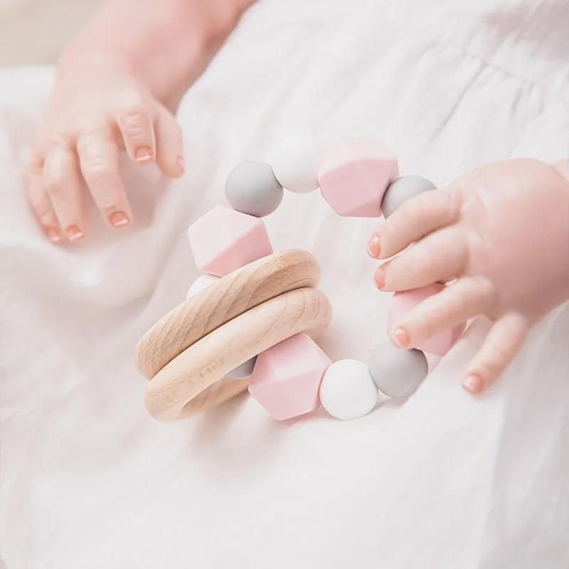 Sonajero de madera para bebé – Anilla dentición y estimulación - imagen 4