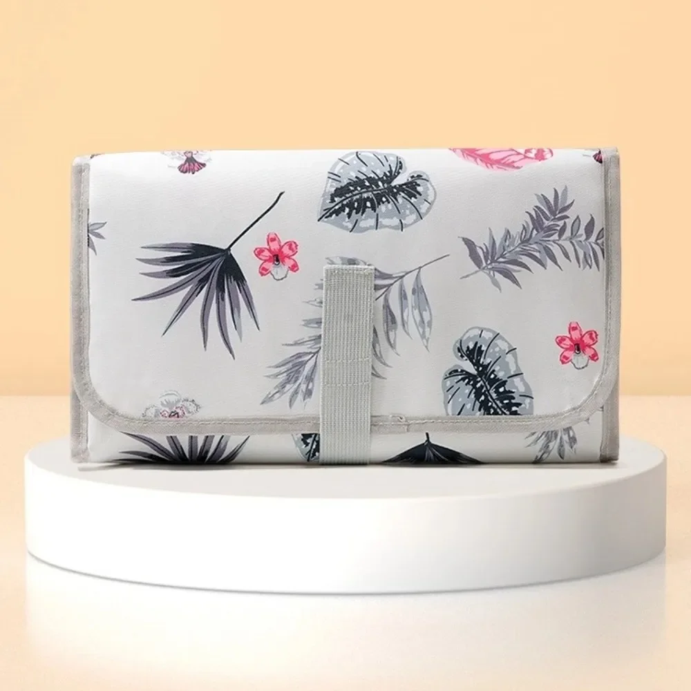 Alfombrilla plegable para cambiar pañales de bebé, almohadilla para cambiar pañales impermeable con estampado de dibujos animados, pañales plegables de secado rápido para bebés recién nacidos - imagen 3