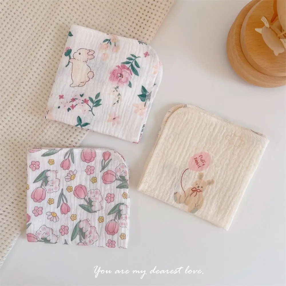 Toalla con babero para bebé de algodón – Estampado floral - imagen 5