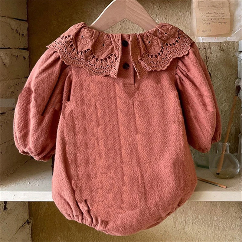 Vestido manga larga con cuello de encaje y volantes para niña - imagen 5