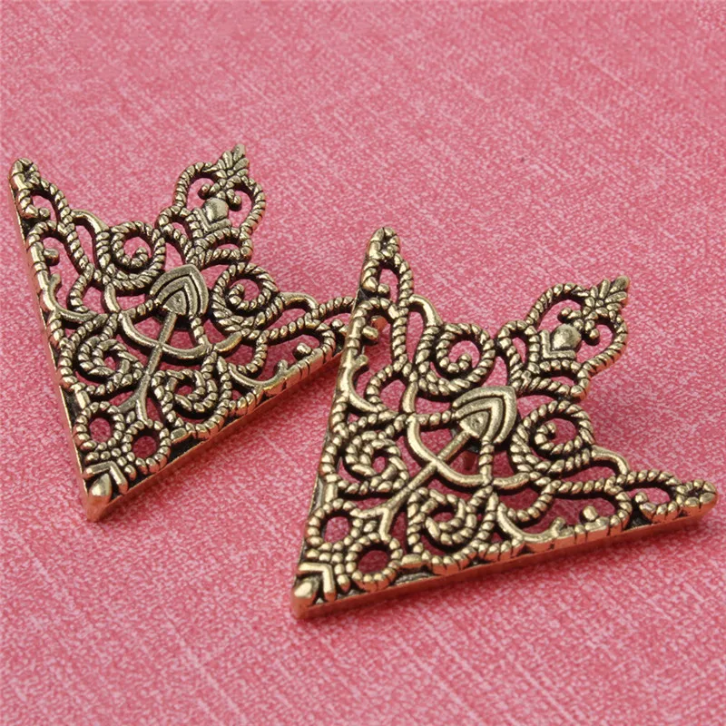 Broche infantil decorativo para ropa de bebé – Diseño dorado para cuello - imagen 4