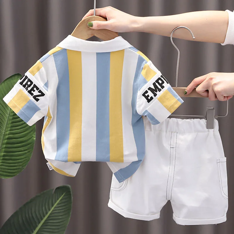 Conjuntos de 2 piezas de ropa de verano para niño pequeño, moda coreana, Tops de algodón de manga corta con letras a rayas y pantalones cortos para bebé, ropa para niño B194 2025 - imagen 2