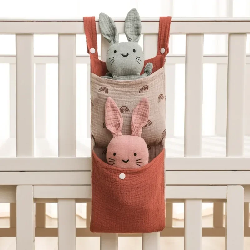 Bolsa colgante de muselina para bebé – Organizador multiusos cuna