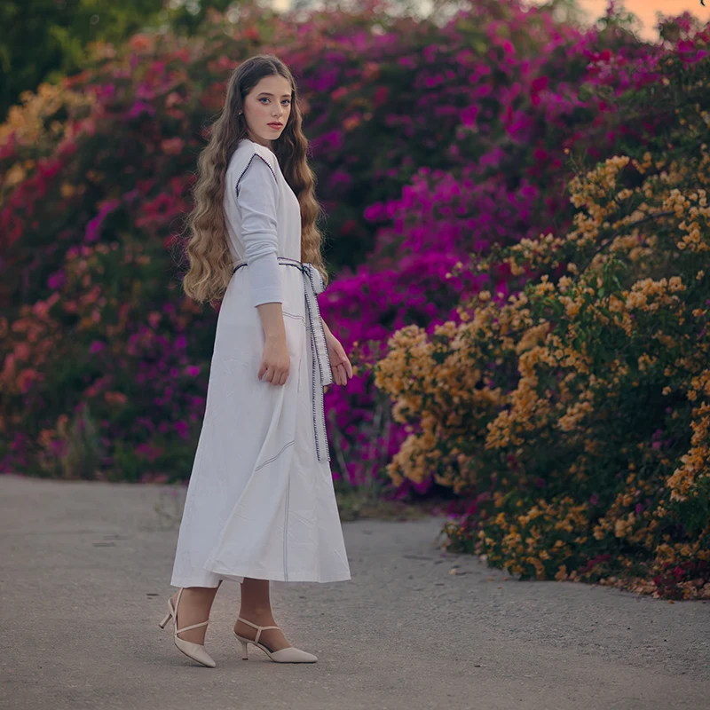 Vestido envolvente blanco lino y algodón para niña sin mangas - imagen 4